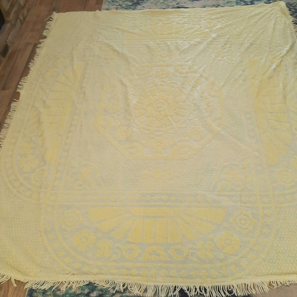 Vintage Chenille Bedspread FULL Blanket Yellow Daisy Flowers coverlet Fringe